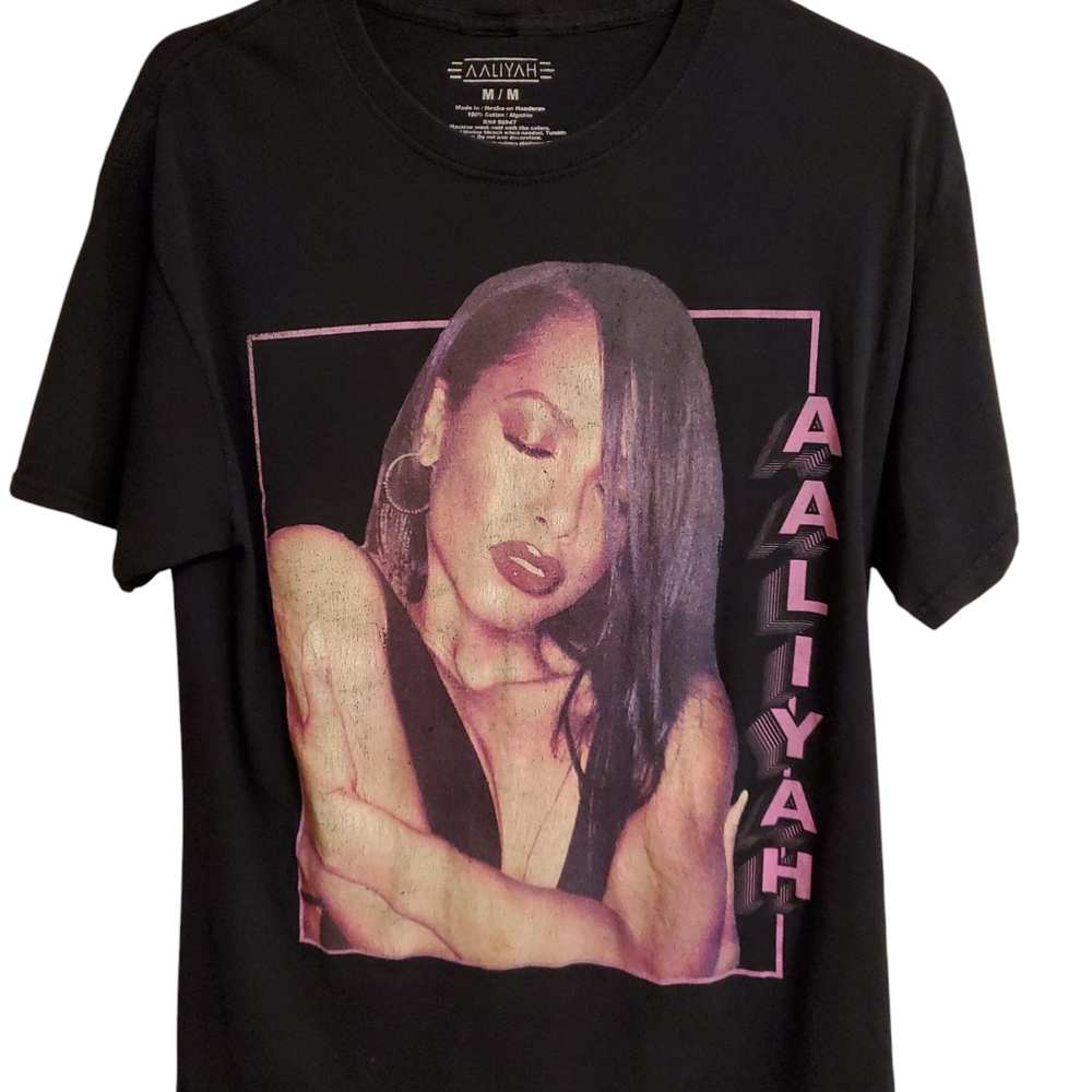 Aaliyah Graphic T-Shirt in Black and Pink